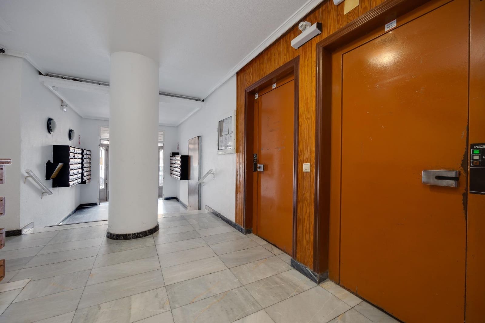 Studio for sale in Torrevieja with pool - € 82,990 (Ref: 9533760)