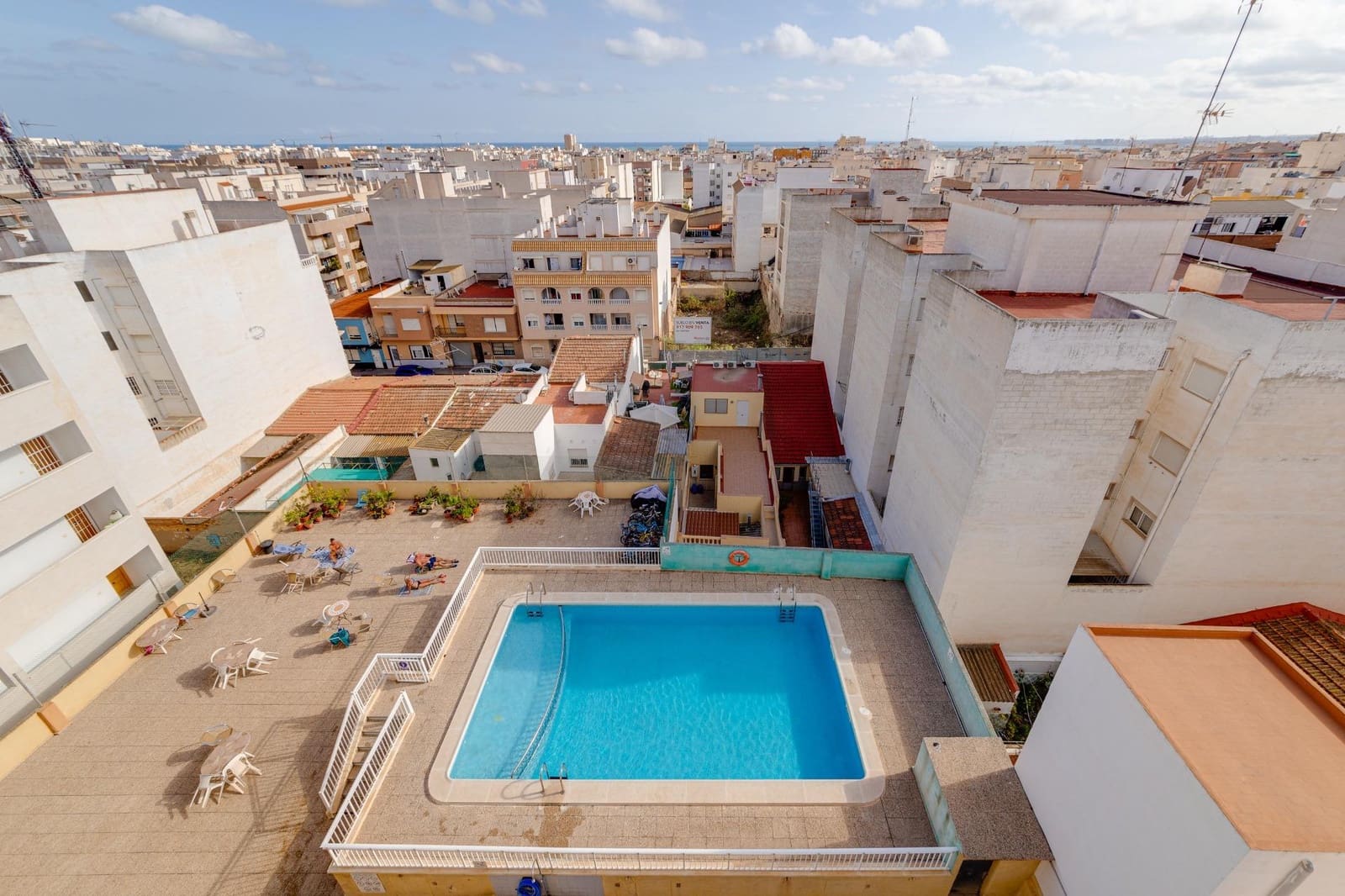 Studio for sale in Torrevieja with pool - € 82,990 (Ref: 9533760)