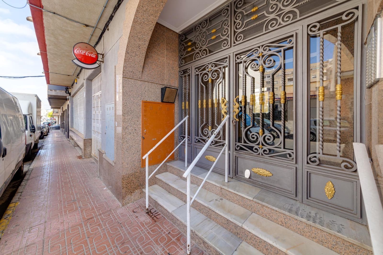 Studio for sale in Torrevieja with pool - € 82,990 (Ref: 9533760)