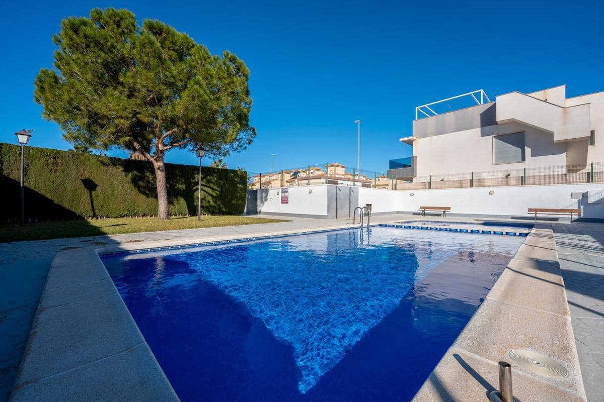 2 bedroom Penthouse for sale in Pilar de la Horadada - € 229,900 (Ref: 9561825)