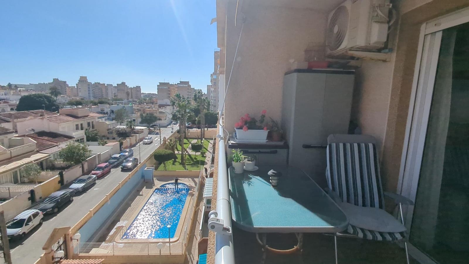 2 makuuhuone Huoneisto myytävänä paikassa Torrevieja mukana uima-altaan - 144 900 € (Ref: 9574650)