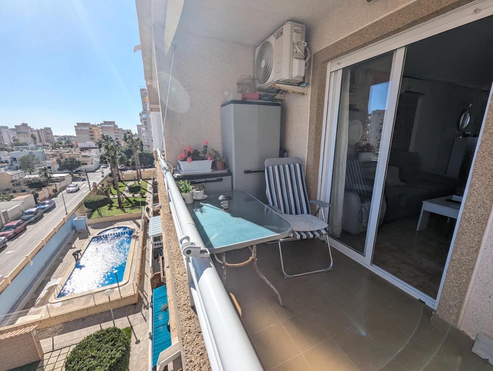 2 makuuhuone Huoneisto myytävänä paikassa Torrevieja mukana uima-altaan - 144 900 € (Ref: 9574650)