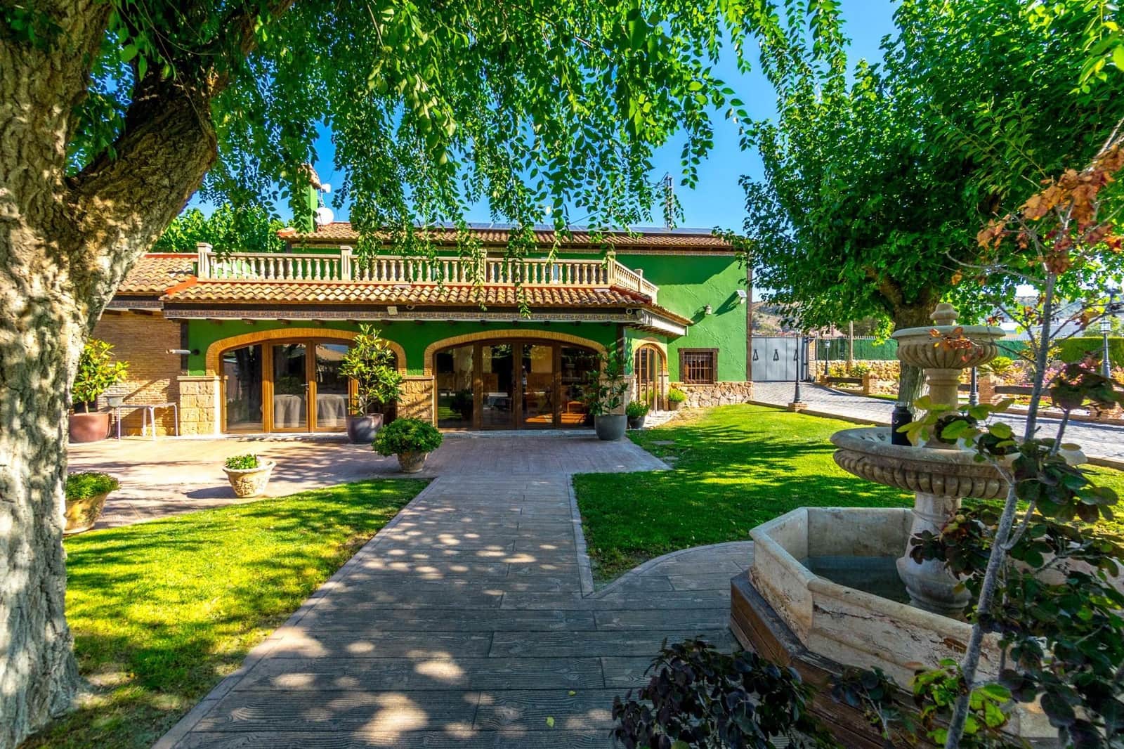 4 sovrum Villa till salu i Onil med pool garage - 1 100 000 € (Ref: 9591339)