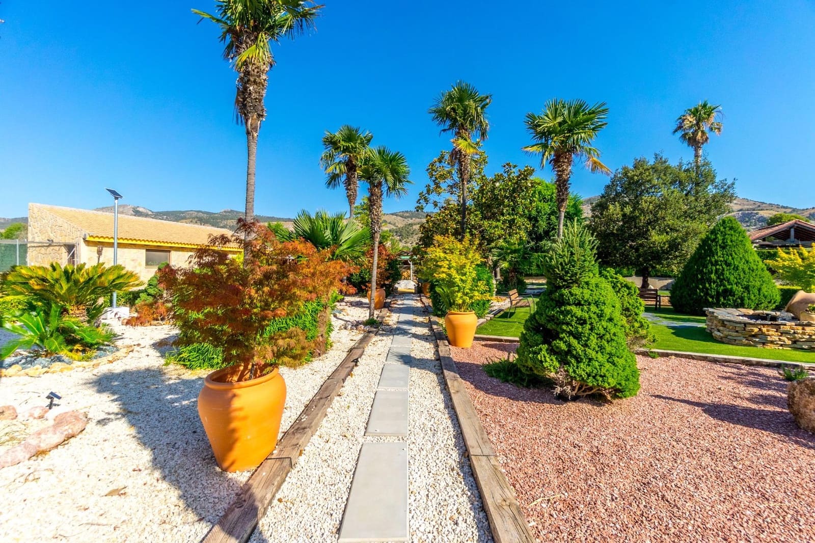 4 sovrum Villa till salu i Onil med pool garage - 1 100 000 € (Ref: 9591339)