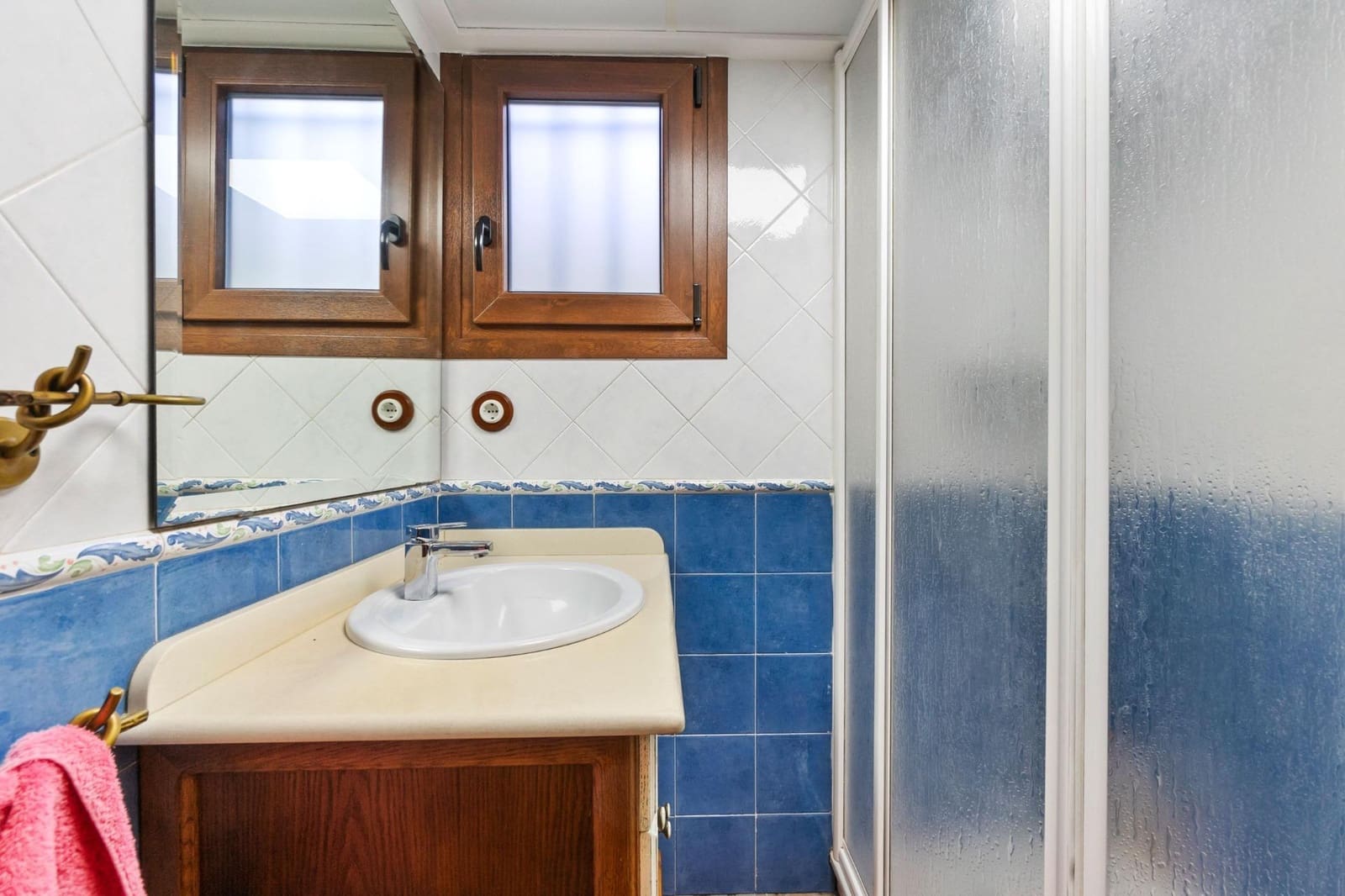 4 bedroom Villa for rent in Onil with pool garage - € 2,500 (Ref: 9591339)