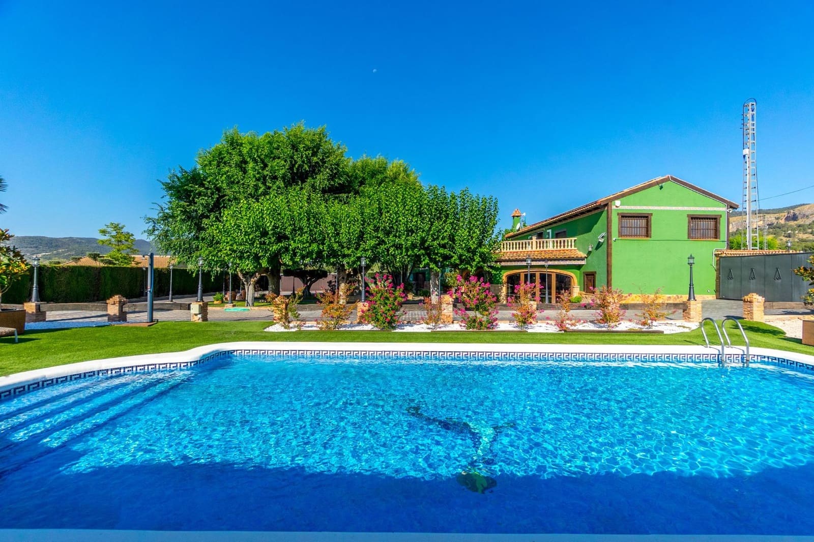 4 bedroom Villa for rent in Onil with pool garage - € 2,500 (Ref: 9591339)