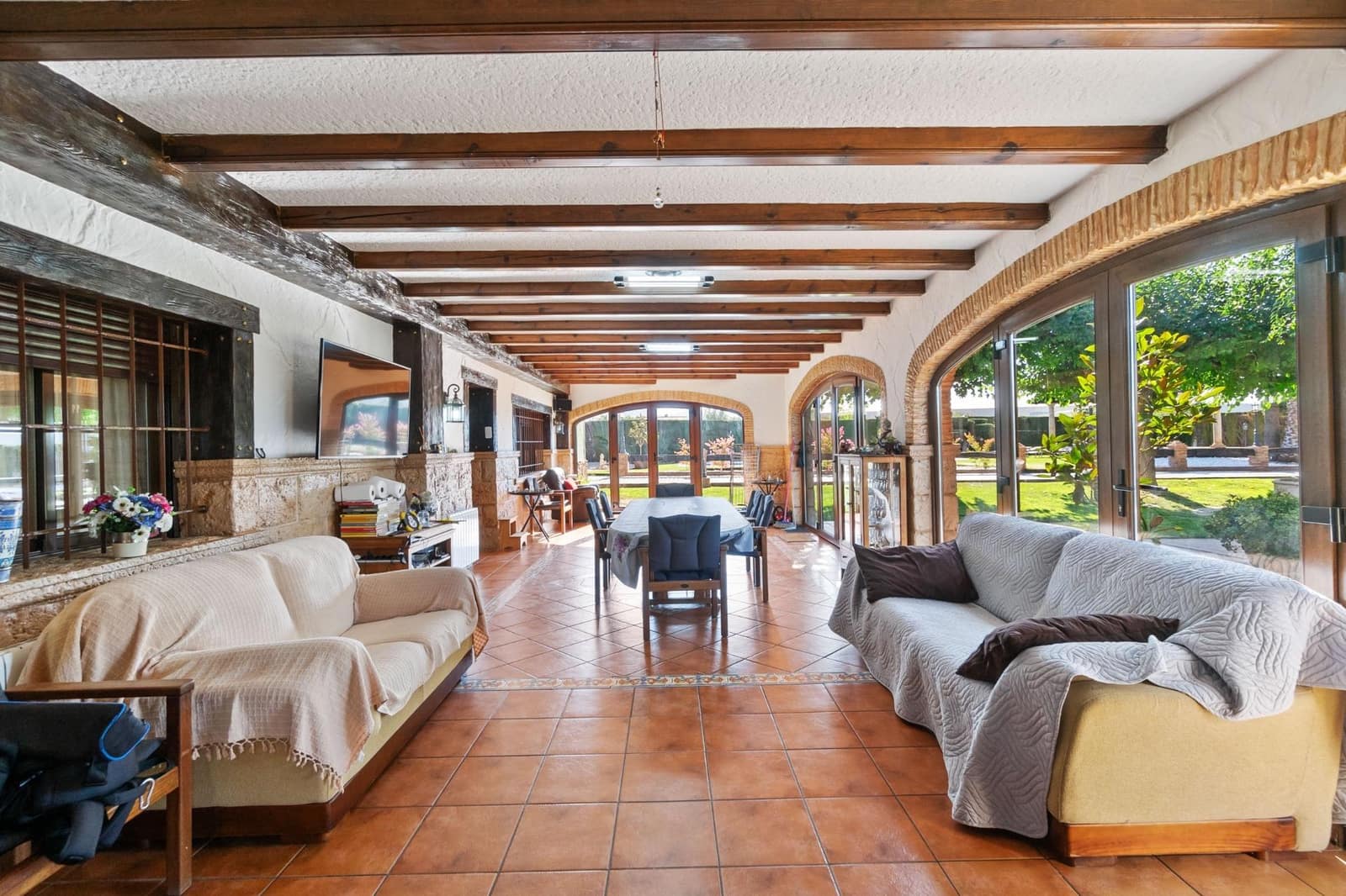 4 bedroom Villa for rent in Onil with pool garage - € 2,500 (Ref: 9591339)