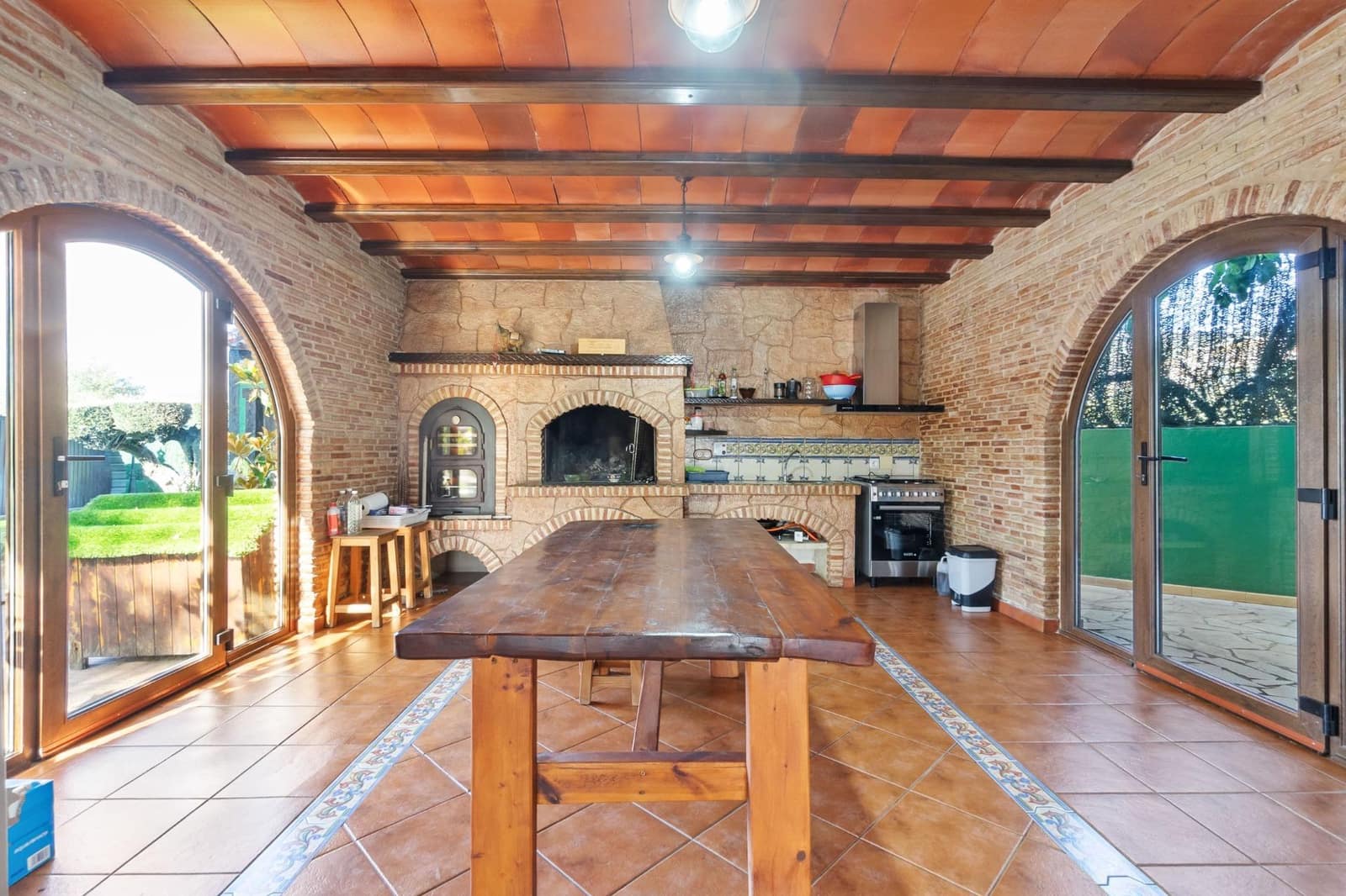 4 bedroom Villa for rent in Onil with pool garage - € 2,500 (Ref: 9591339)