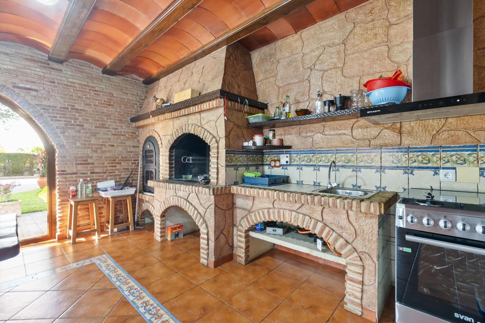 4 bedroom Villa for rent in Onil with pool garage - € 2,500 (Ref: 9591339)