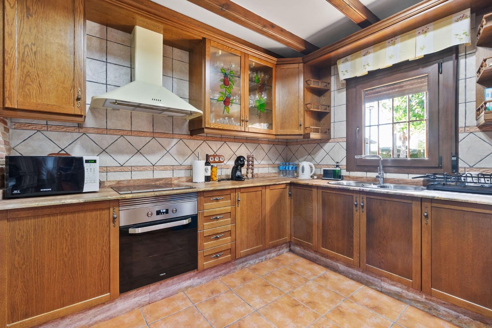 4 bedroom Villa for rent in Onil with pool garage - € 2,500 (Ref: 9591339)