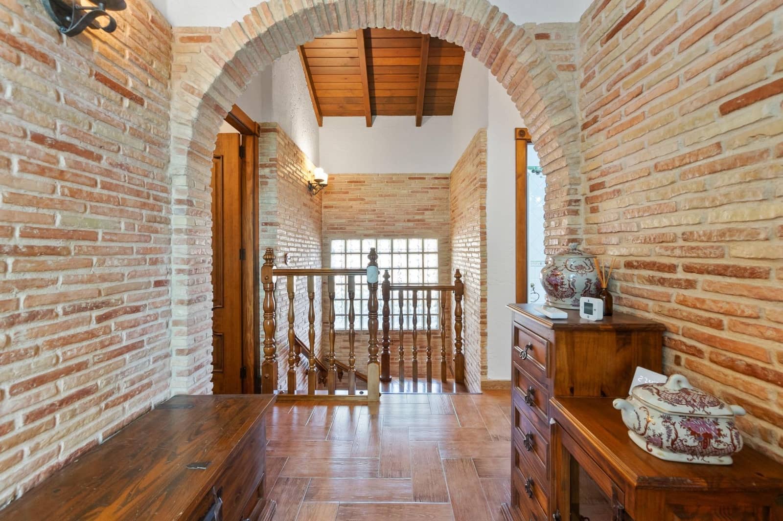 4 bedroom Villa for rent in Onil with pool garage - € 2,500 (Ref: 9591339)