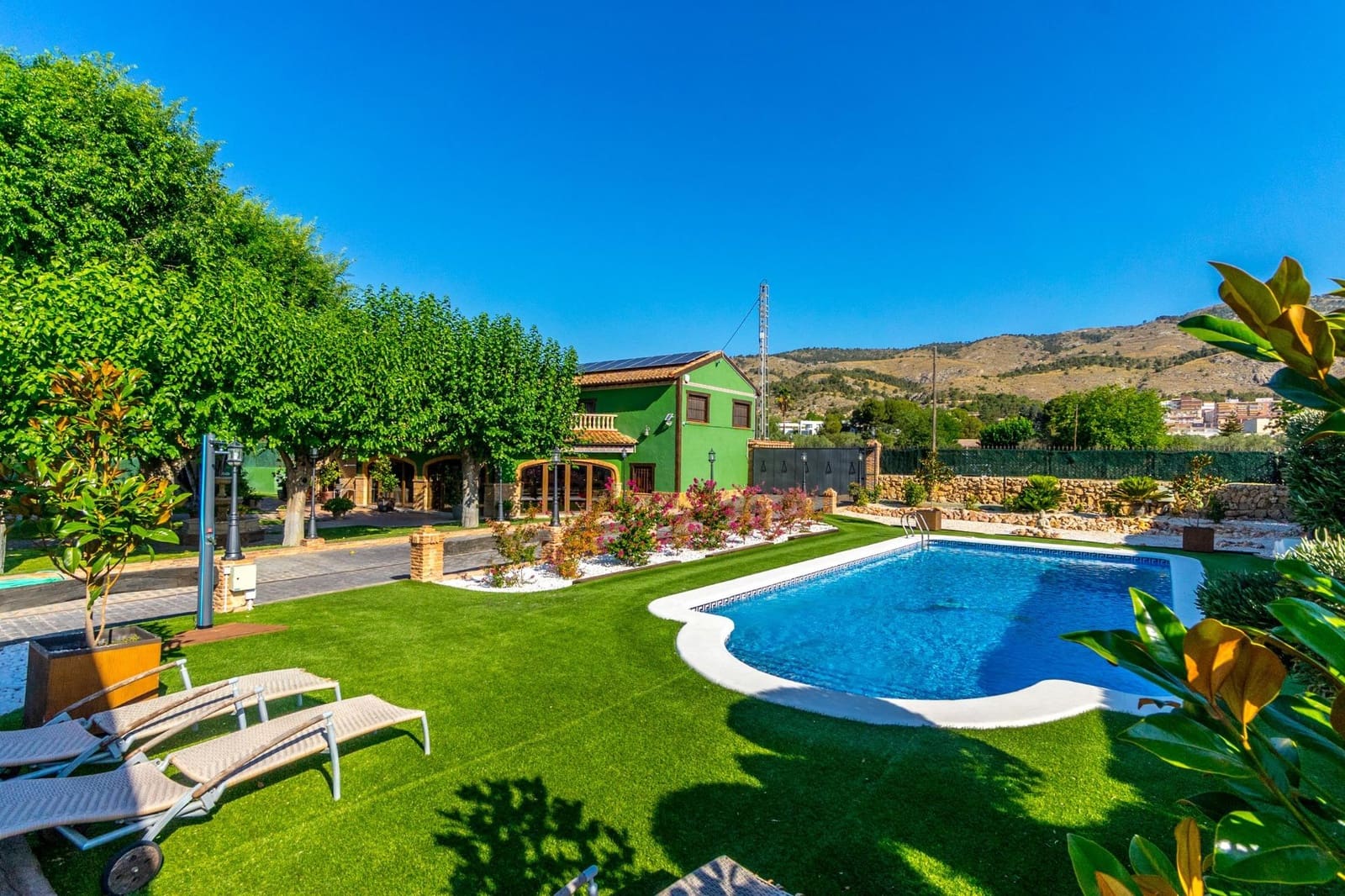 4 bedroom Villa for rent in Onil with pool garage - € 2,500 (Ref: 9591339)