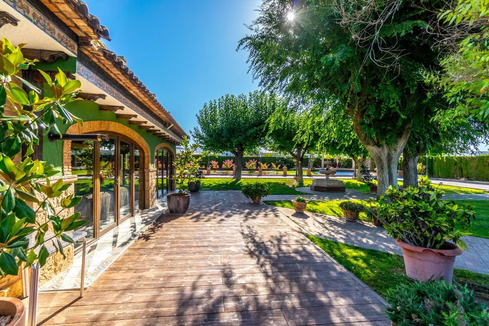 4 bedroom Villa for rent in Onil with pool garage - € 2,500 (Ref: 9591339)