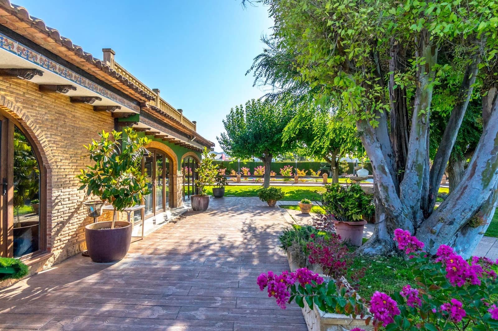 4 bedroom Villa for rent in Onil with pool garage - € 2,500 (Ref: 9591339)