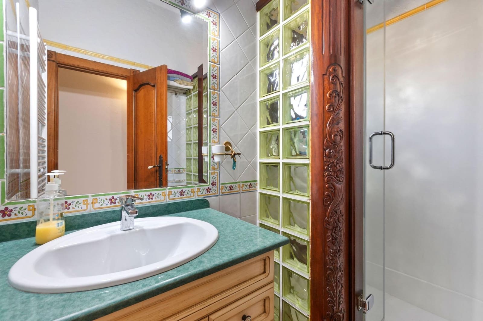4 bedroom Villa for rent in Onil with pool garage - € 2,500 (Ref: 9591339)