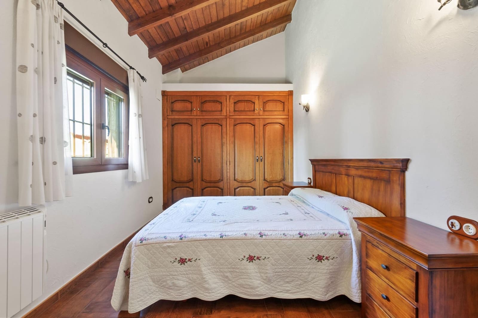 4 bedroom Villa for rent in Onil with pool garage - € 2,500 (Ref: 9591339)