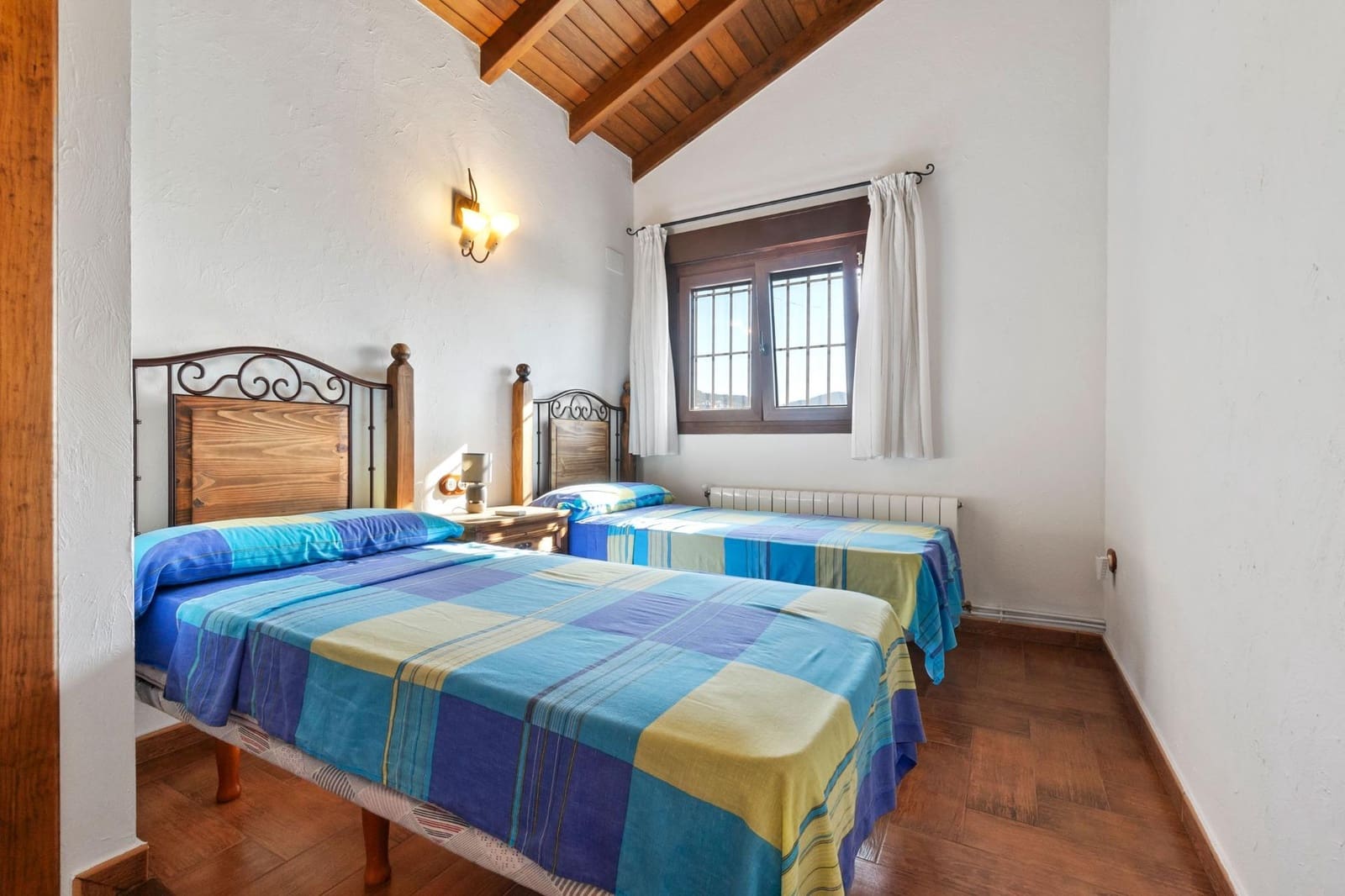 4 bedroom Villa for rent in Onil with pool garage - € 2,500 (Ref: 9591339)