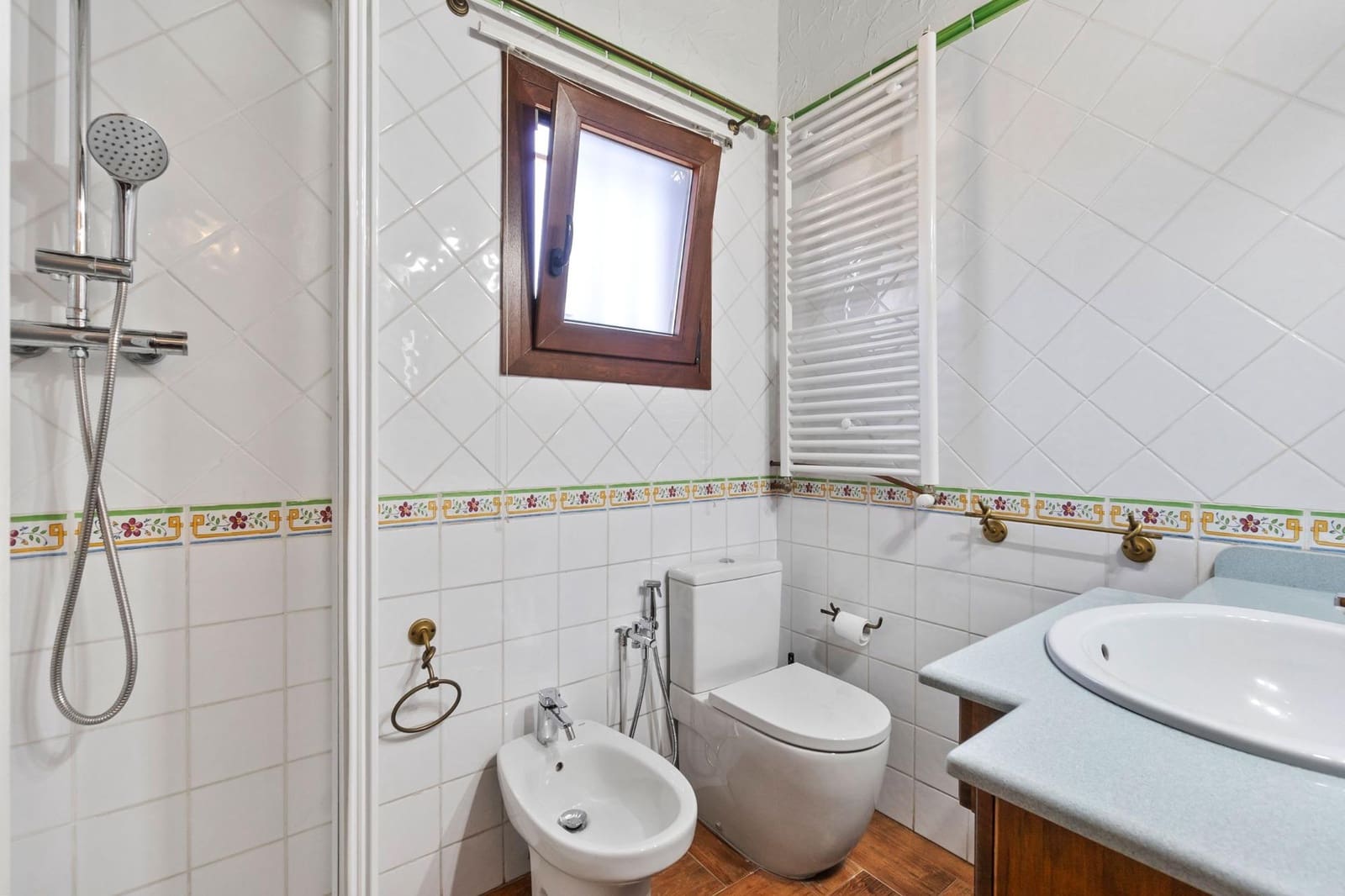 4 bedroom Villa for rent in Onil with pool garage - € 2,500 (Ref: 9591339)