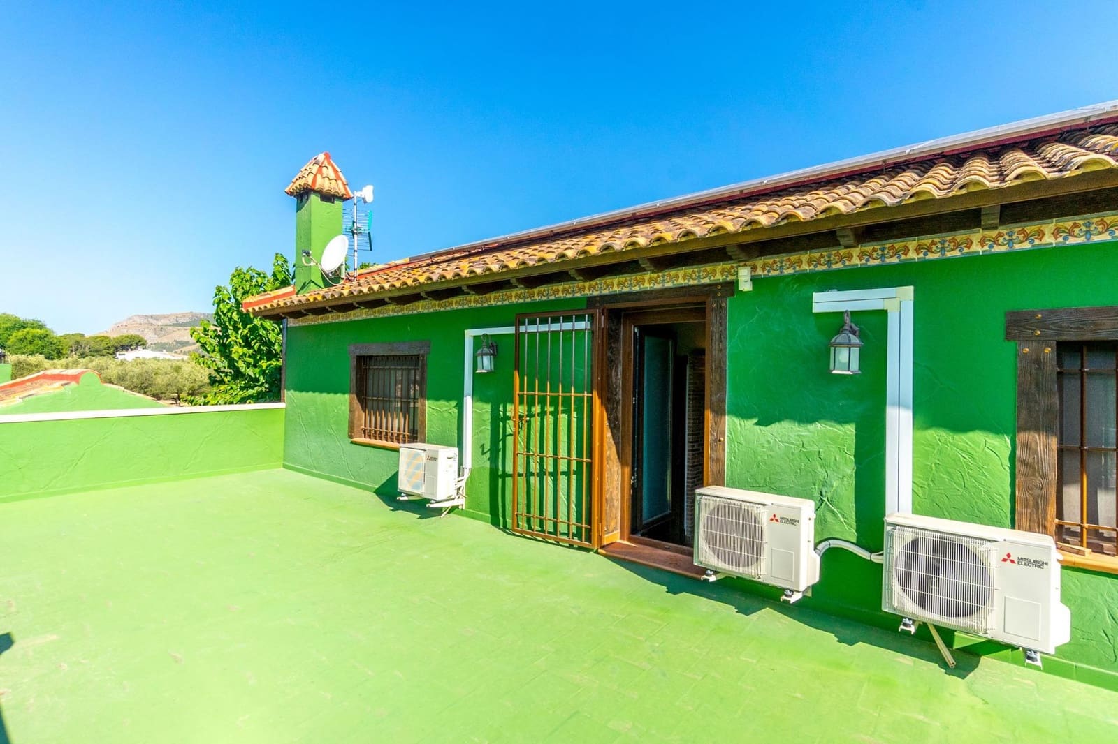 4 bedroom Villa for rent in Onil with pool garage - € 2,500 (Ref: 9591339)