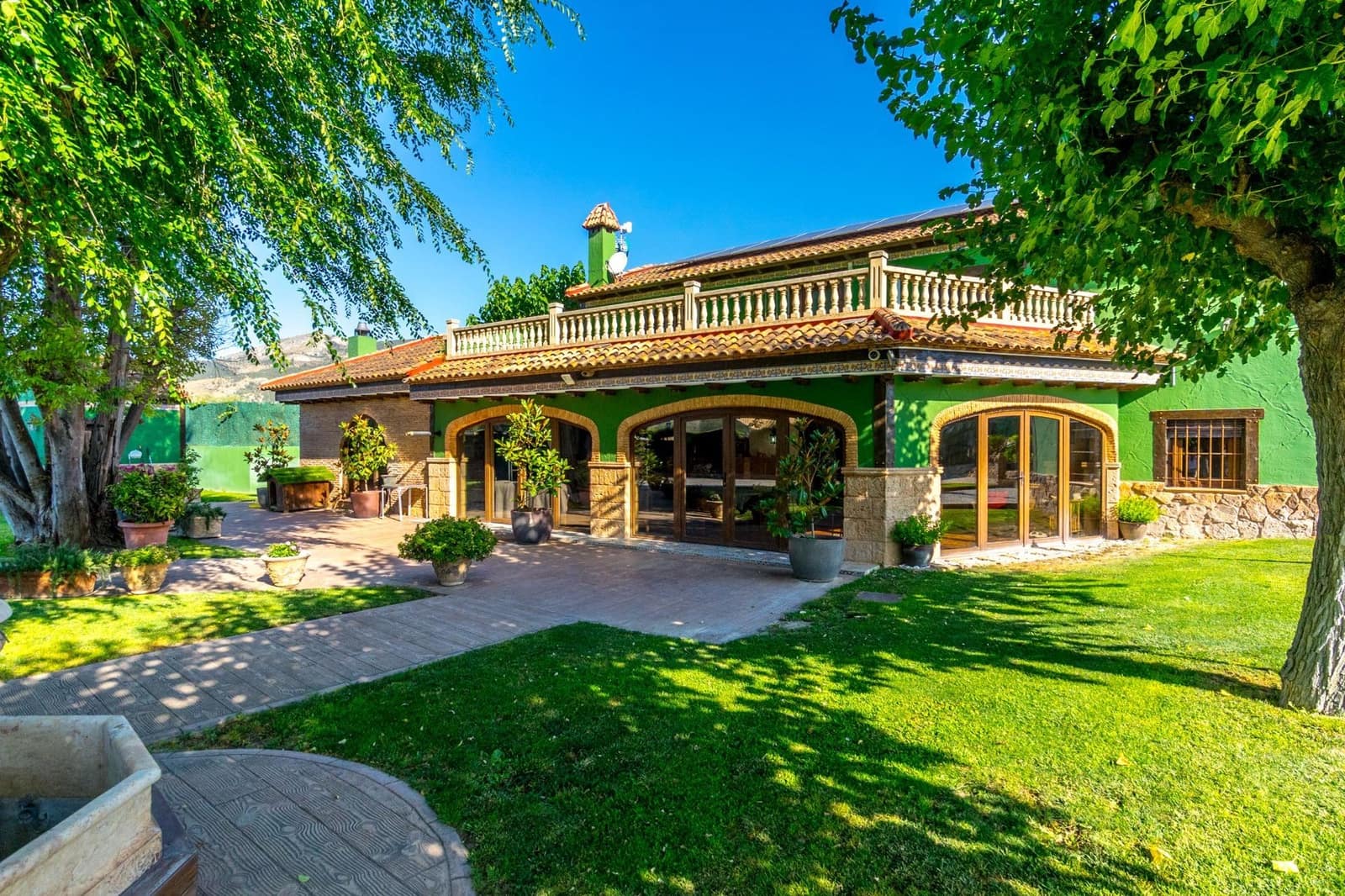 4 bedroom Villa for rent in Onil with pool garage - € 2,500 (Ref: 9591339)