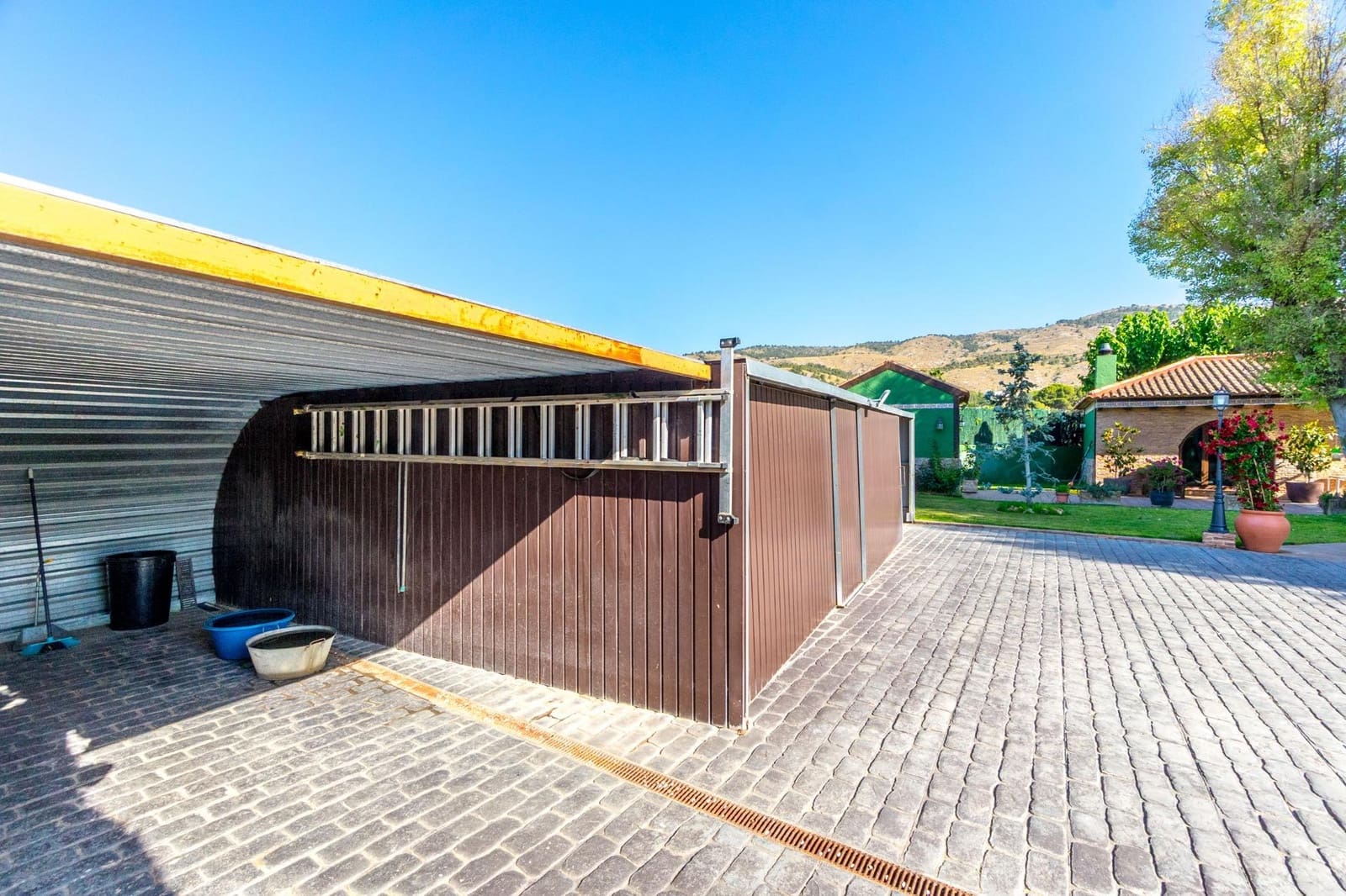 4 bedroom Villa for rent in Onil with pool garage - € 2,500 (Ref: 9591339)