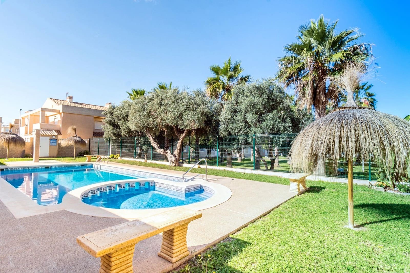 3 camera da letto Villetta a Schiera in vendita in Torrevieja con piscina - 190.000 € (Rif: 9619258)