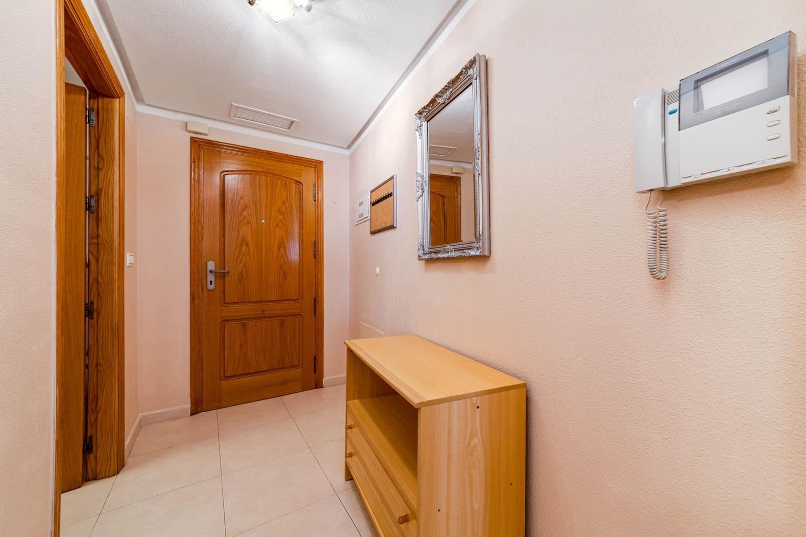 Studio for sale in Torrevieja with pool - € 121,900 (Ref: 9621796)