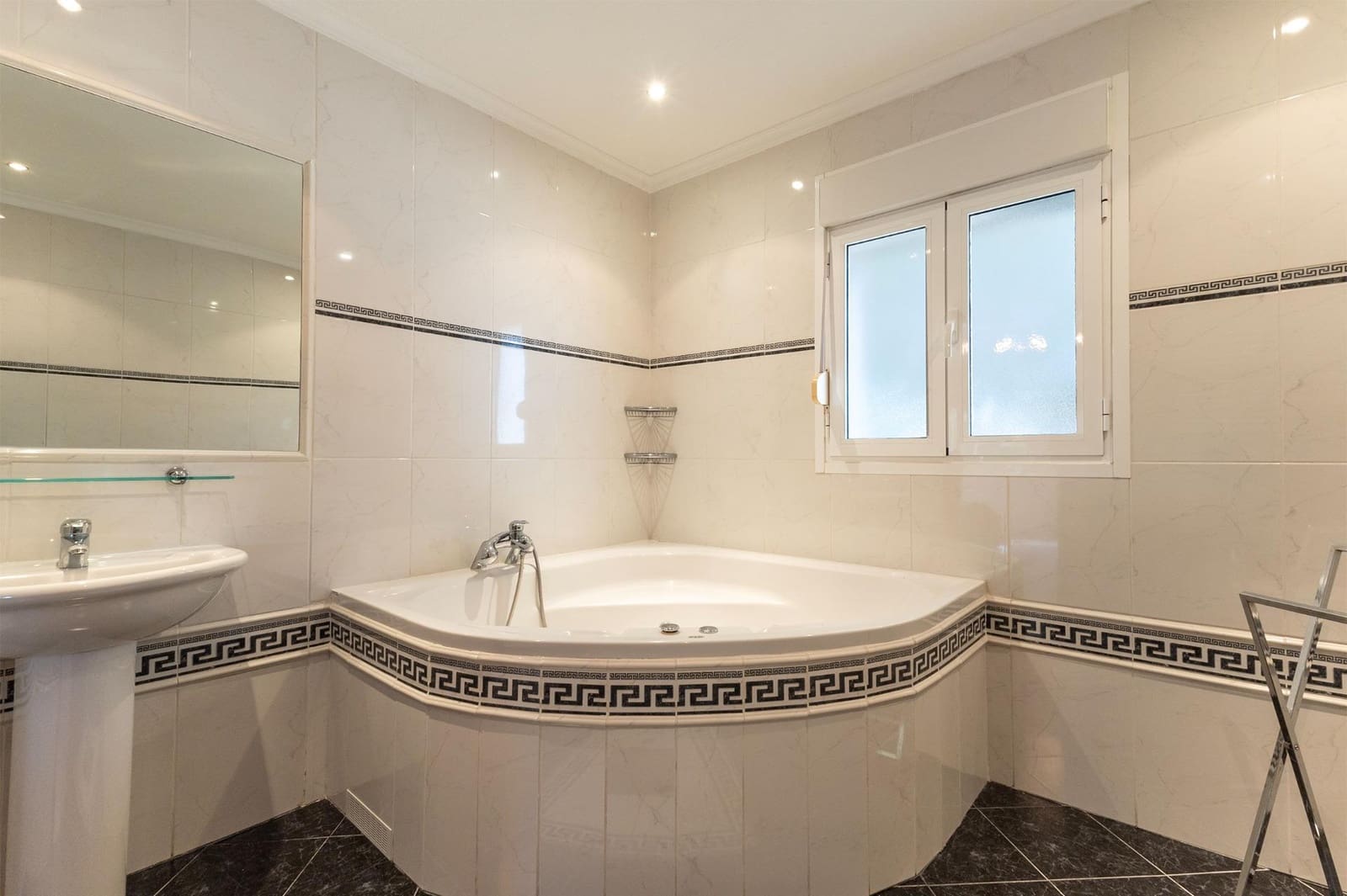 5 soveværelse Villa til salg i Ciudad Quesada med swimmingpool garage - € 649.000 (Ref: 9630005)