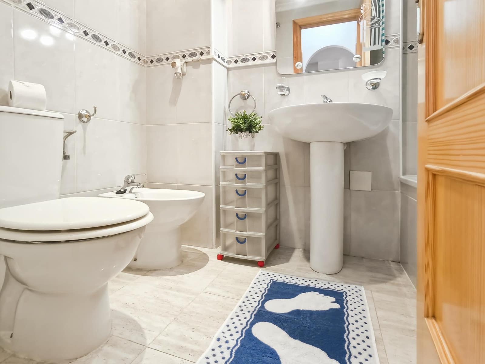 2 bedroom Apartment for sale in Torrevieja with pool - € 129,900 (Ref: 9645049)