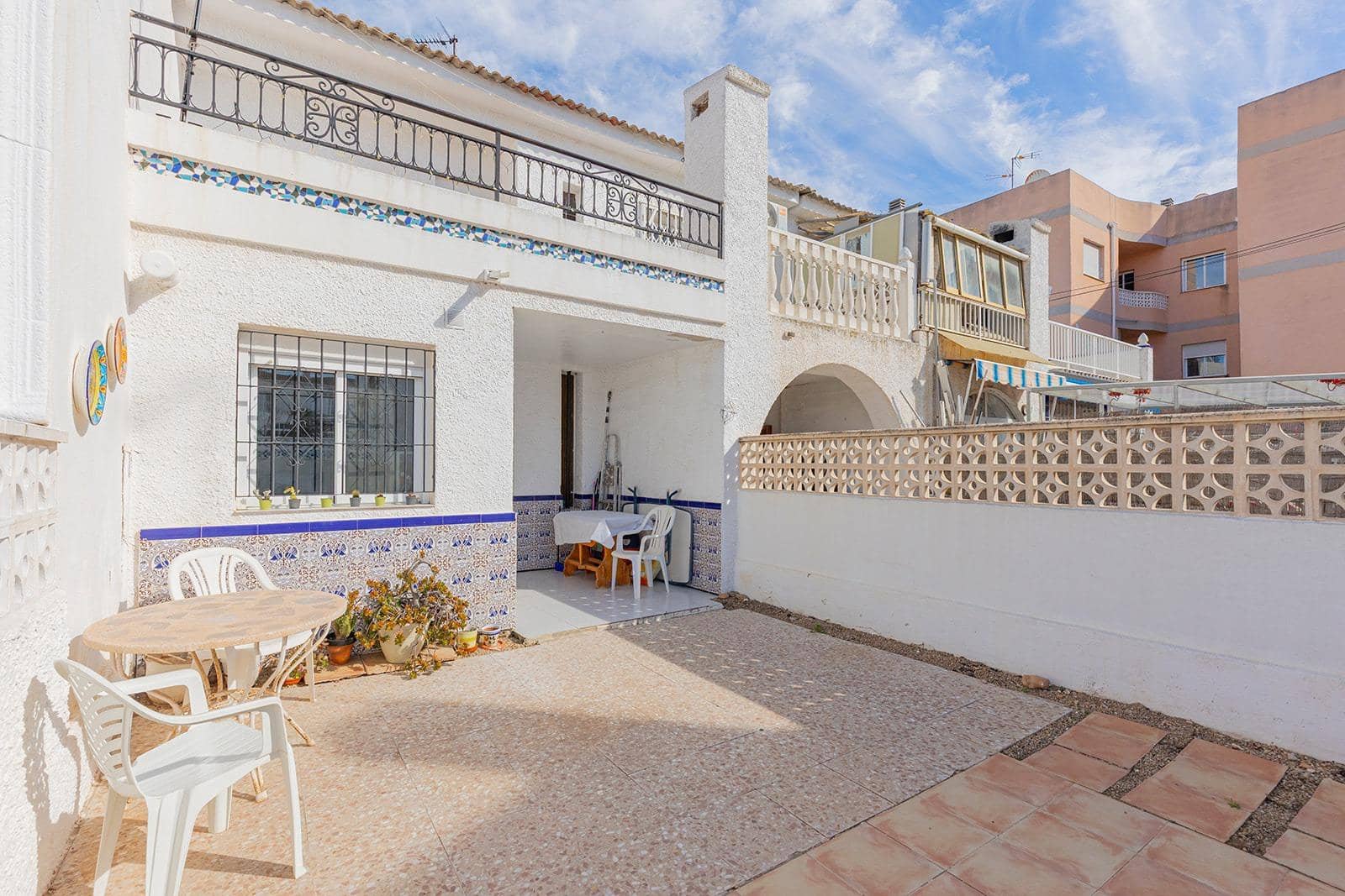 2 bedroom Terraced Villa for sale in Torrevieja with pool - € 150,000 (Ref: 9645050)