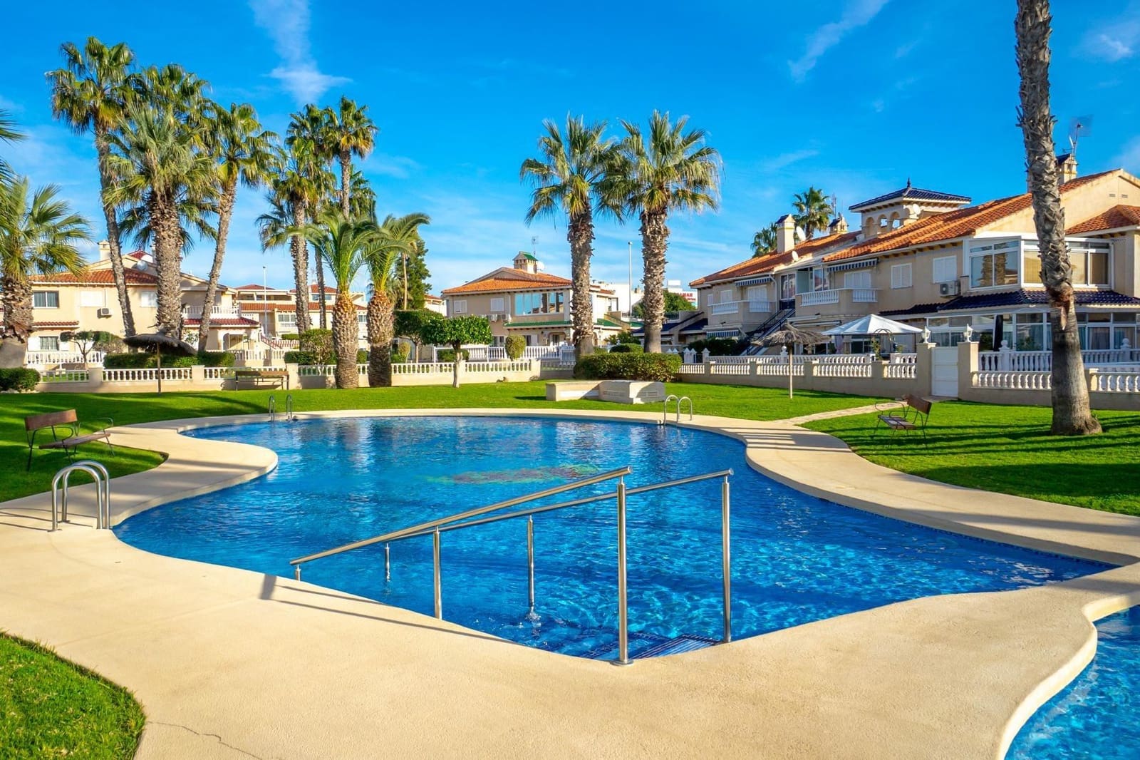 Apartamento de 2 habitaciones en Orihuela Costa en venta con piscina - 185.000 € (Ref: 9652027)