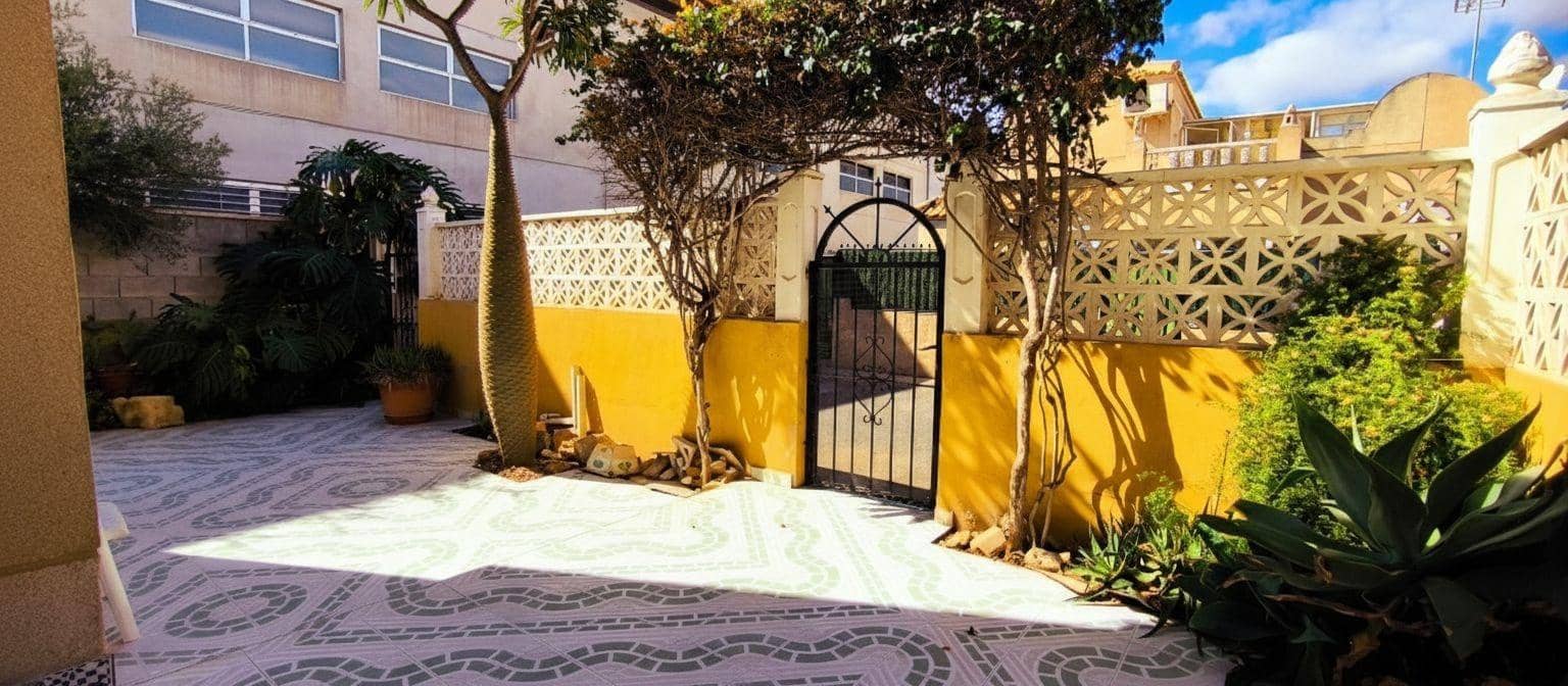 2 makuuhuone Bungalow myytävänä paikassa Torrevieja mukana uima-altaan - 124 990 € (Ref: 9659467)
