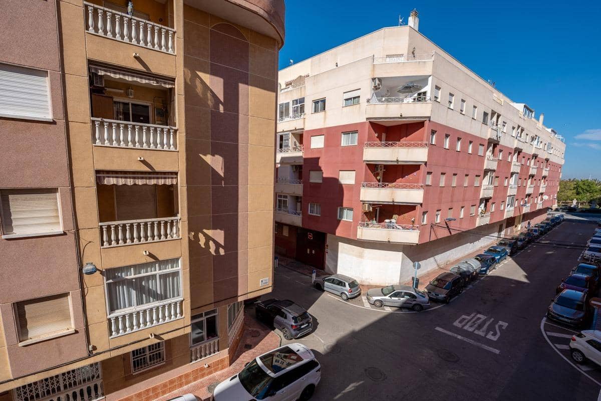 2 bedroom Flat for sale in Torrevieja - € 129,900 (Ref: 9666532)