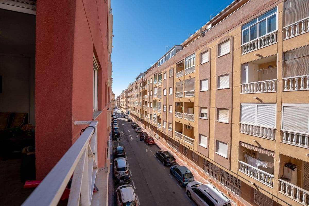 2 bedroom Flat for sale in Torrevieja - € 129,900 (Ref: 9666532)