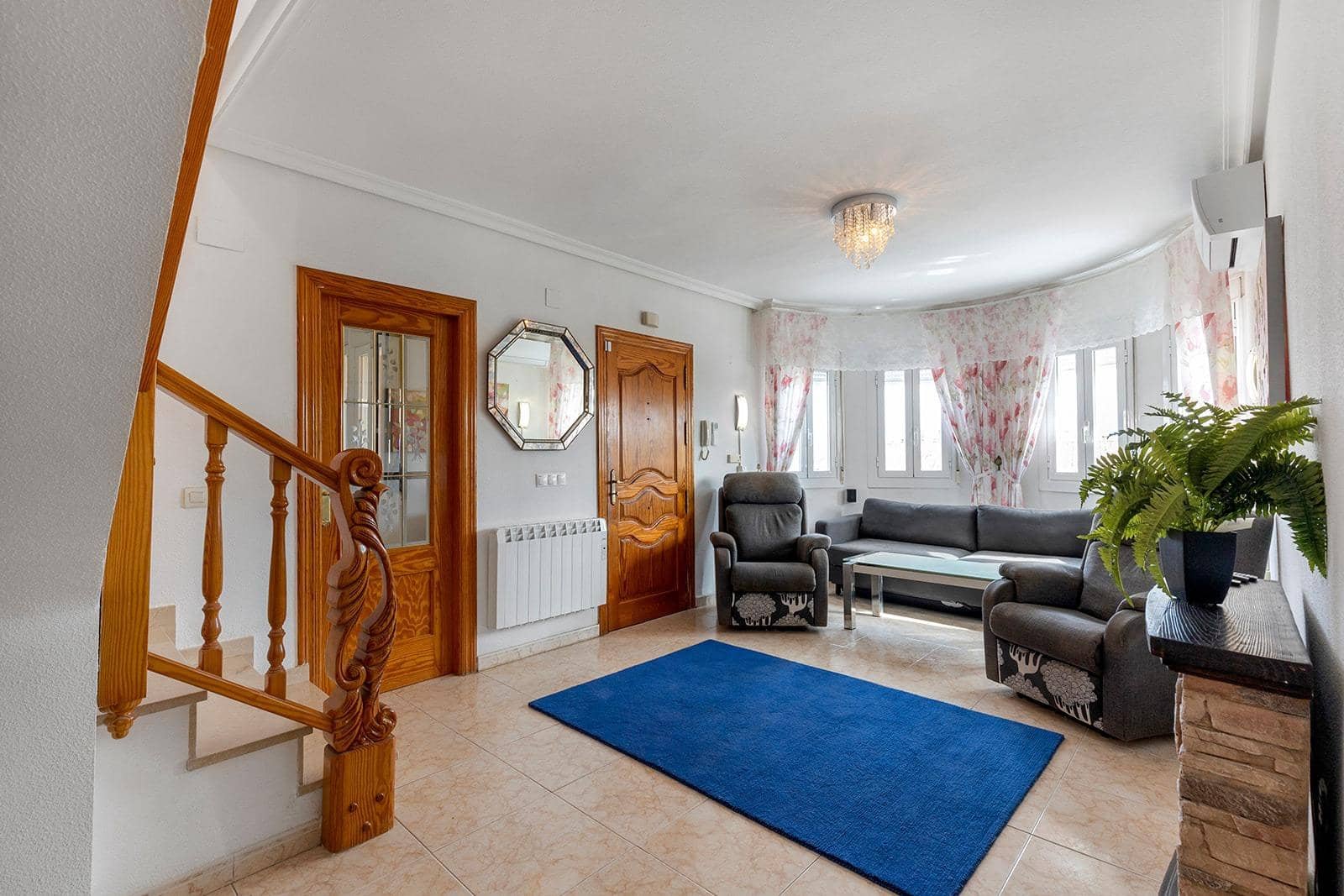 Chalet de 5 habitaciones en Torrevieja en venta con piscina - 395.000 € (Ref: 9674252)