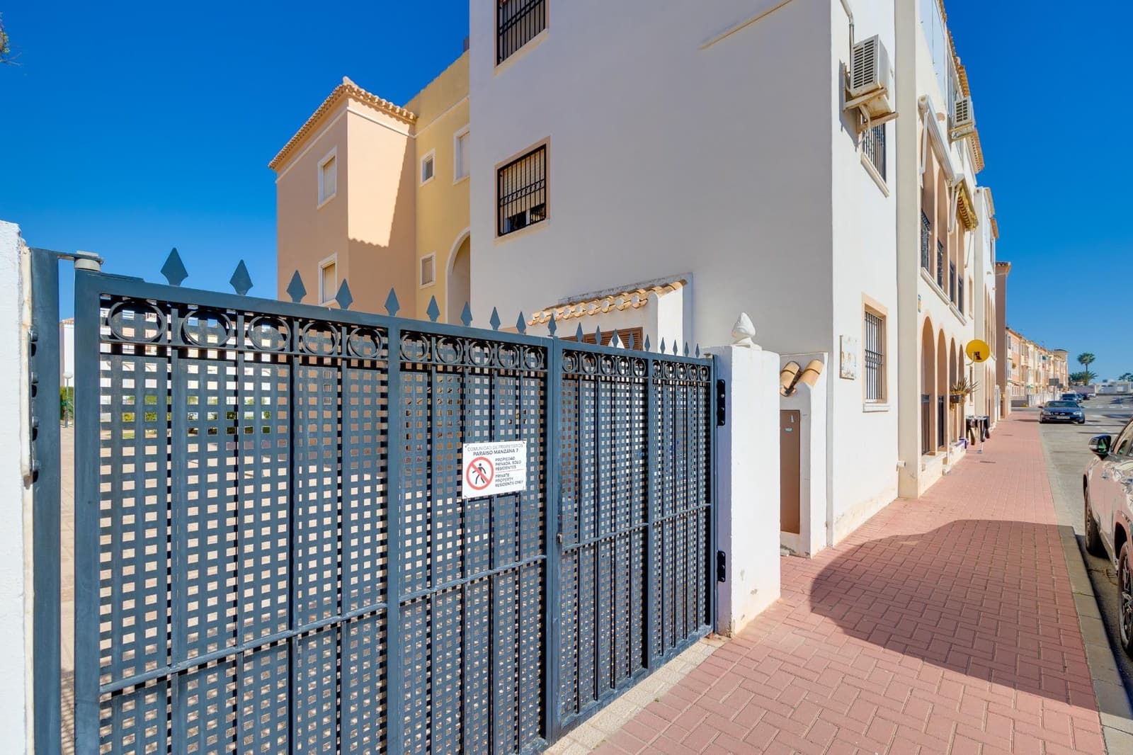 2 makuuhuone Huoneisto myytävänä paikassa Torrevieja mukana uima-altaan - 129 900 € (Ref: 9686470)