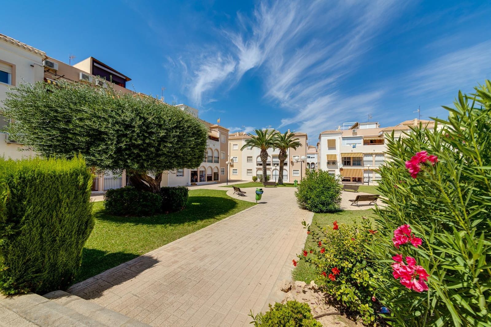 2 makuuhuone Huoneisto myytävänä paikassa Torrevieja mukana uima-altaan - 129 900 € (Ref: 9686470)