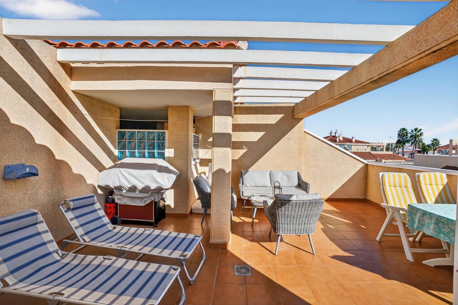 2 soverom Penthouse til salgs i Orihuela Costa med svømmebasseng - € 215 000 (Ref: 9701657)