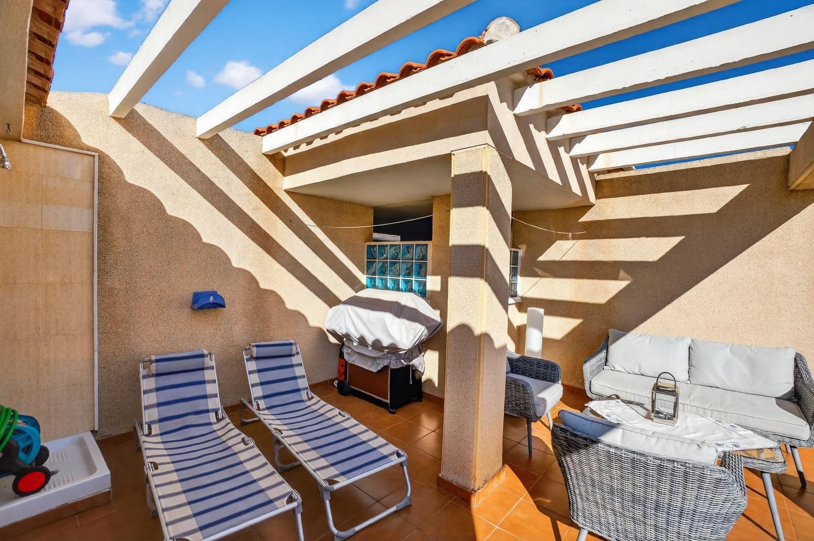 2 soverom Penthouse til salgs i Orihuela Costa med svømmebasseng - € 215 000 (Ref: 9701657)