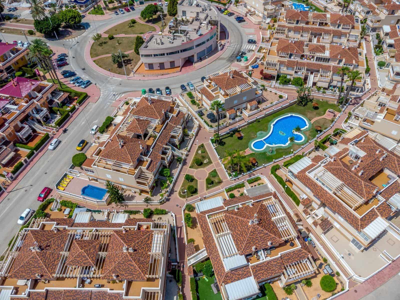 2 soverom Penthouse til salgs i Orihuela Costa med svømmebasseng - € 215 000 (Ref: 9701657)