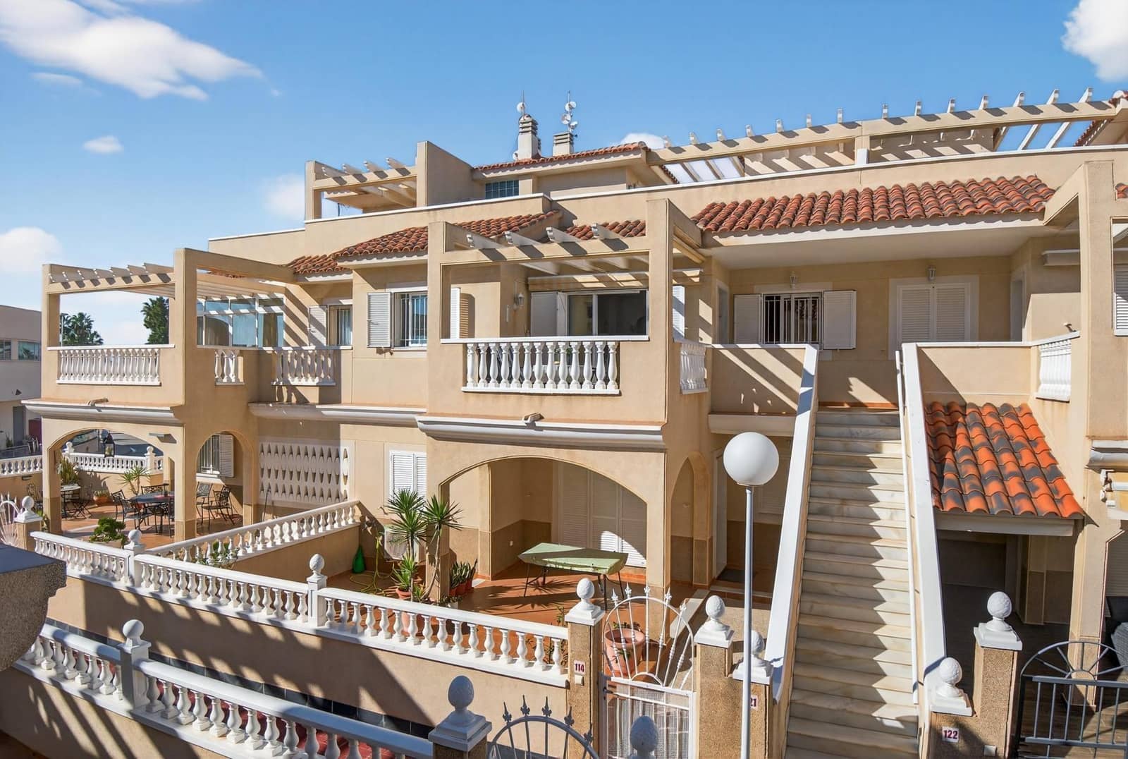 2 soverom Penthouse til salgs i Orihuela Costa med svømmebasseng - € 215 000 (Ref: 9701657)