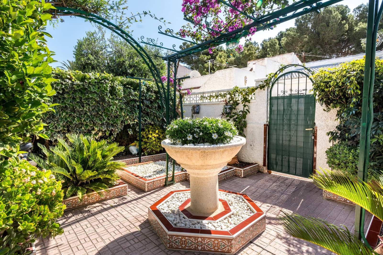 2 bedroom Bungalow for sale in El Limonar with pool - € 149,900 (Ref: 9726660)