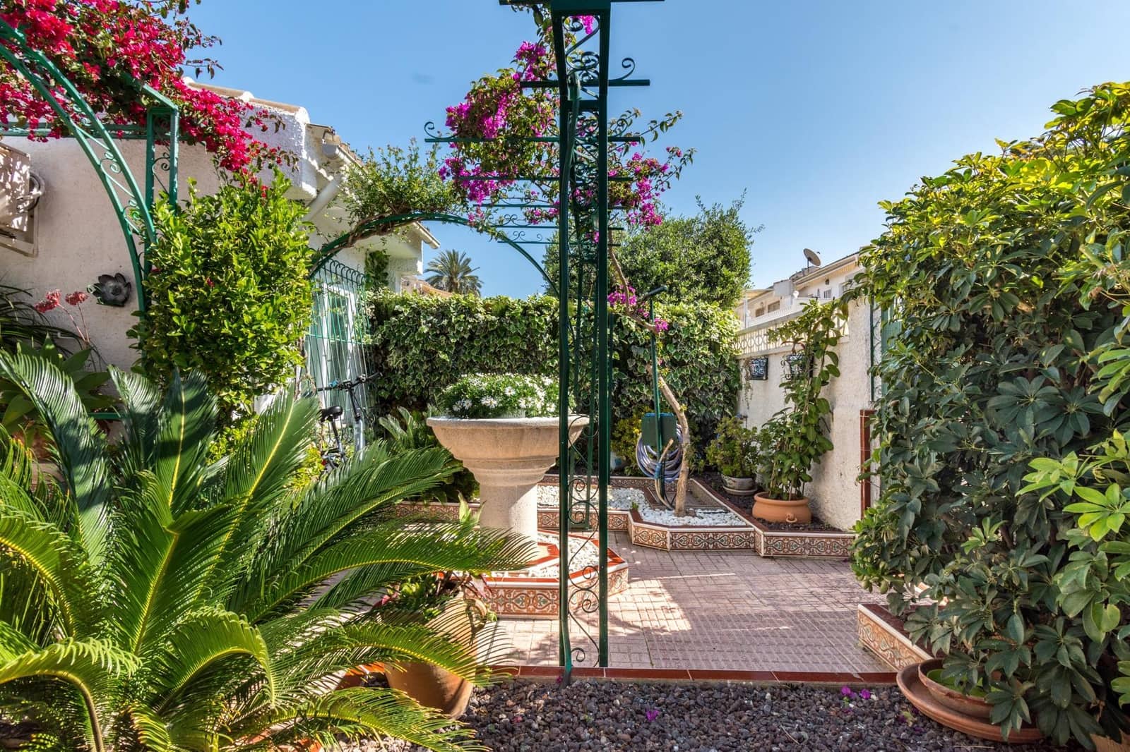 2 bedroom Bungalow for sale in El Limonar with pool - € 149,900 (Ref: 9726660)