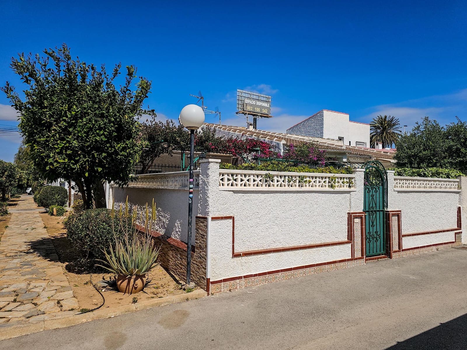 2 bedroom Bungalow for sale in El Limonar with pool - € 149,900 (Ref: 9726660)