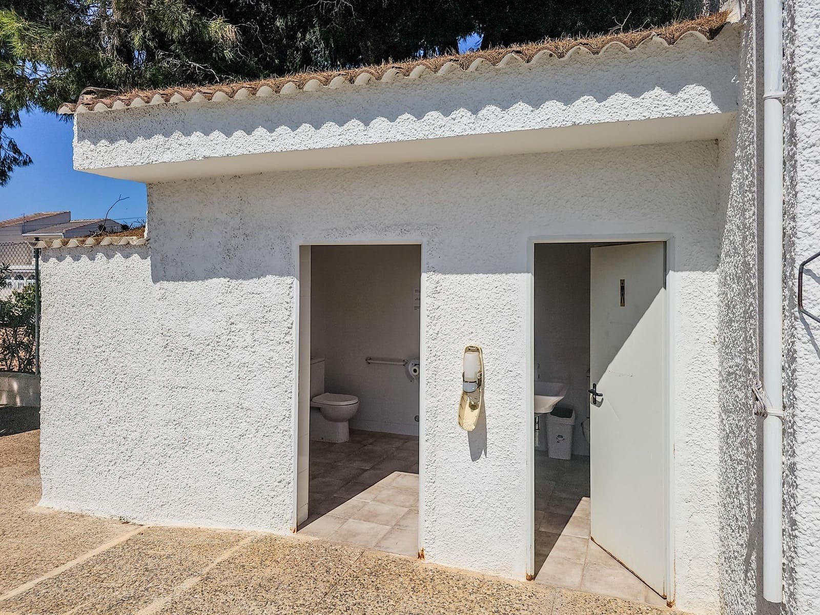 2 bedroom Bungalow for sale in El Limonar with pool - € 149,900 (Ref: 9726660)