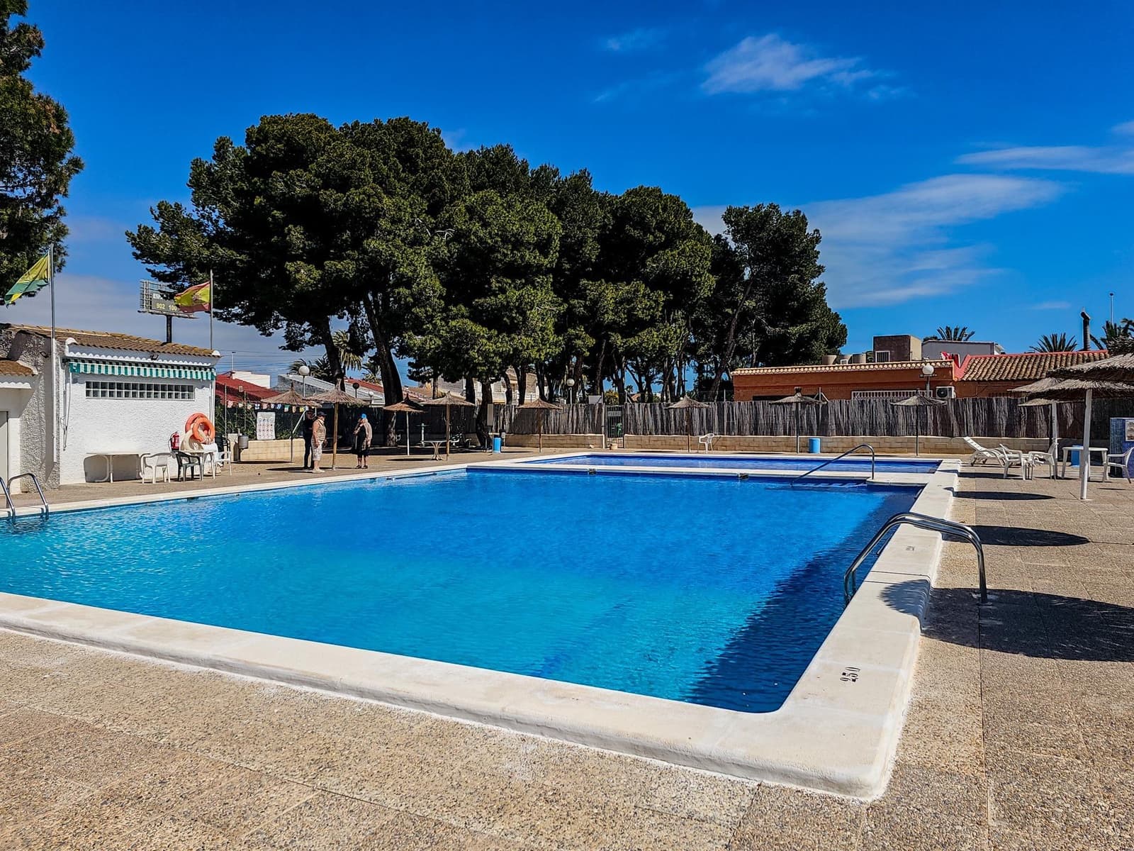 2 bedroom Bungalow for sale in El Limonar with pool - € 149,900 (Ref: 9726660)