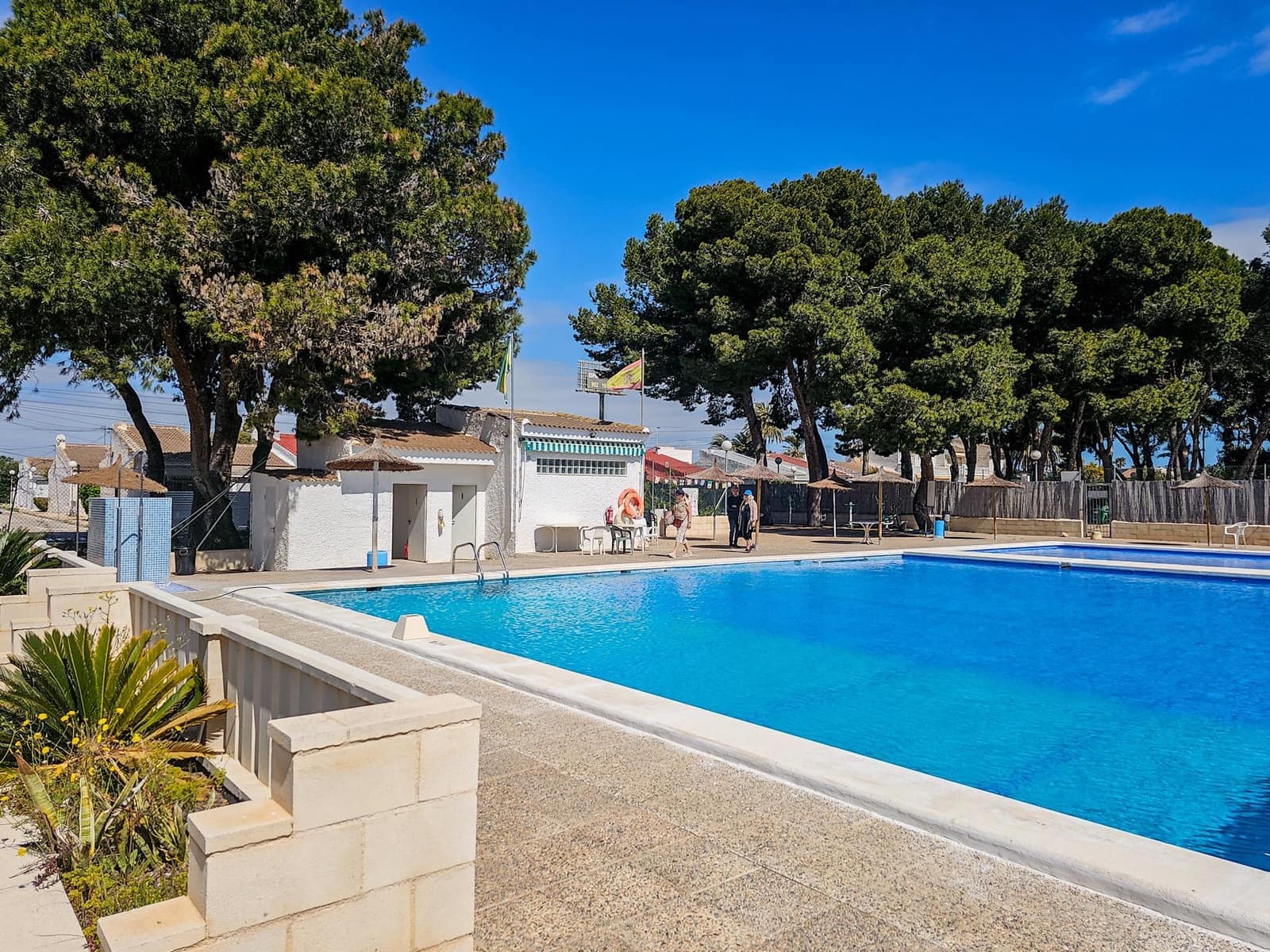 2 bedroom Bungalow for sale in El Limonar with pool - € 149,900 (Ref: 9726660)