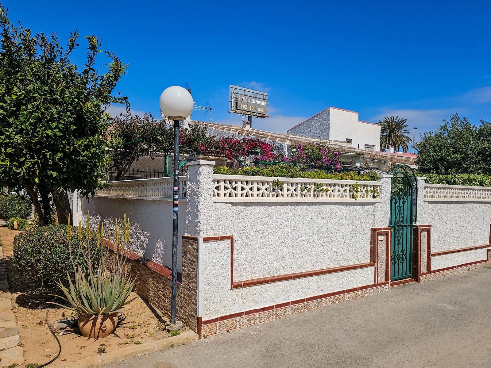 2 bedroom Bungalow for sale in El Limonar with pool - € 149,900 (Ref: 9726660)