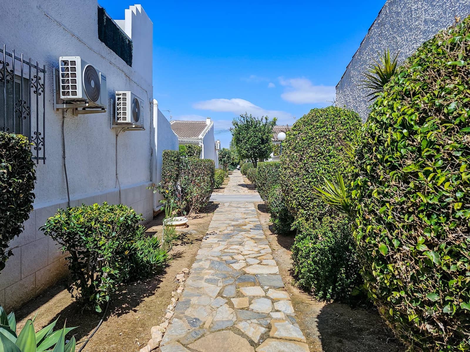 2 bedroom Bungalow for sale in El Limonar with pool - € 149,900 (Ref: 9726660)