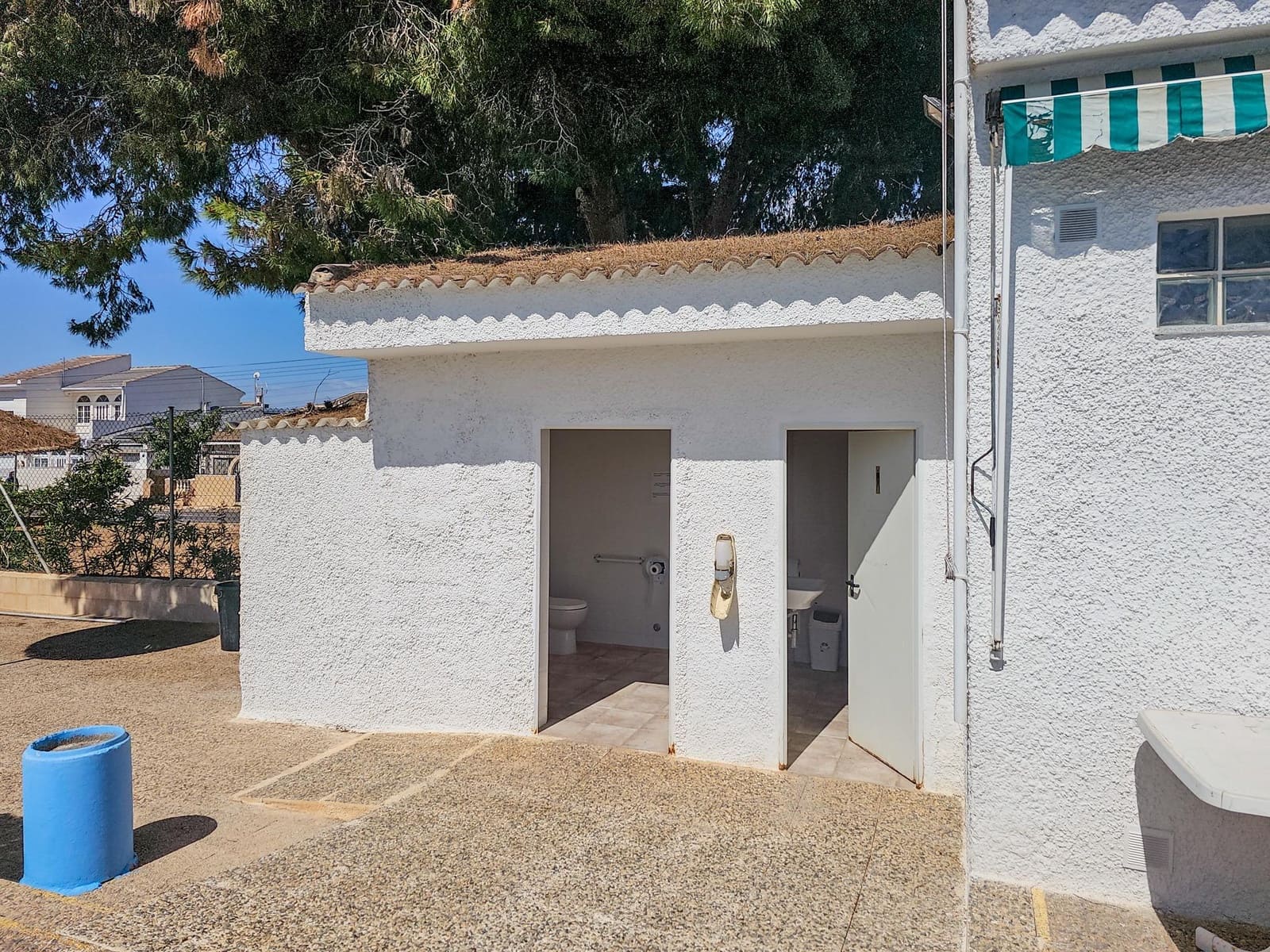 2 bedroom Bungalow for sale in El Limonar with pool - € 149,900 (Ref: 9726660)